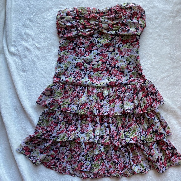 Express Ruffle Dress - Picture 2 of 9